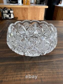 Americer Cut glass crystal bowl with detailed etching and clean cuts shining
