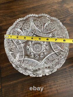 Americer Cut glass crystal bowl with detailed etching and clean cuts shining