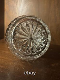 Cut crystal glass decanter with diamond pattern