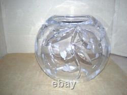 Tiffany & Co Crystal Rose Bowl WithOriginal Box. Pre-owned. Beautiful condition